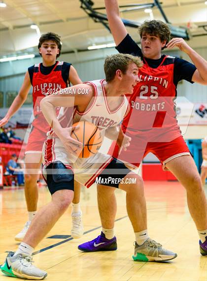 Thumbnail 2 in Flippin @ Lead Hill photogallery.