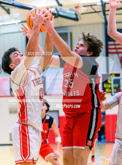 Thumbnail 3 in Flippin @ Lead Hill photogallery.