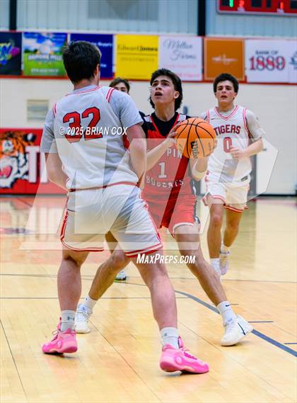 Thumbnail 3 in Flippin @ Lead Hill photogallery.