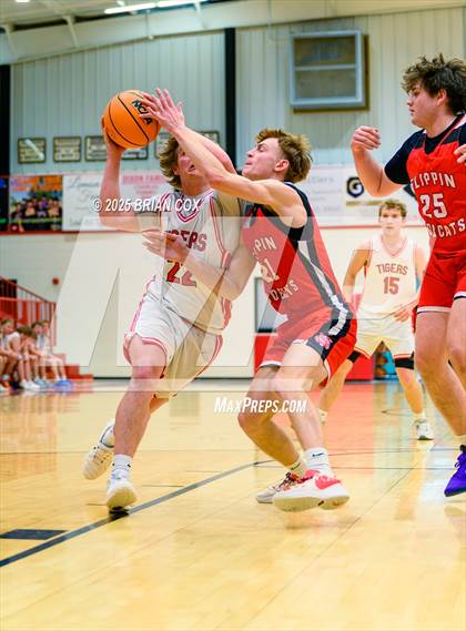 Thumbnail 2 in Flippin @ Lead Hill photogallery.