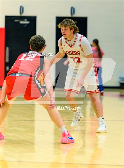 Thumbnail 1 in Flippin @ Lead Hill photogallery.