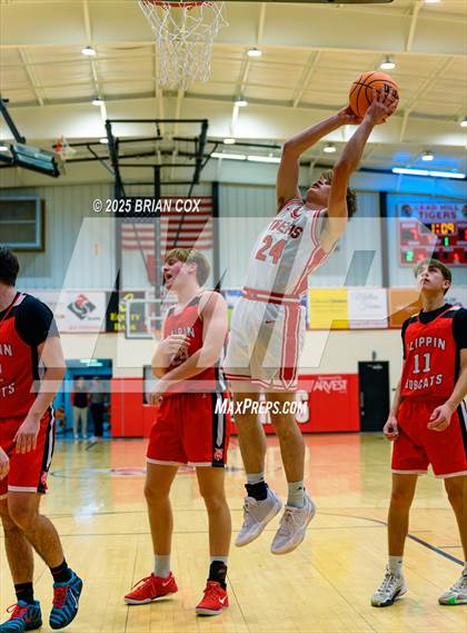 Thumbnail 1 in Flippin @ Lead Hill photogallery.