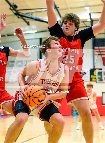 Thumbnail 2 in Flippin @ Lead Hill photogallery.