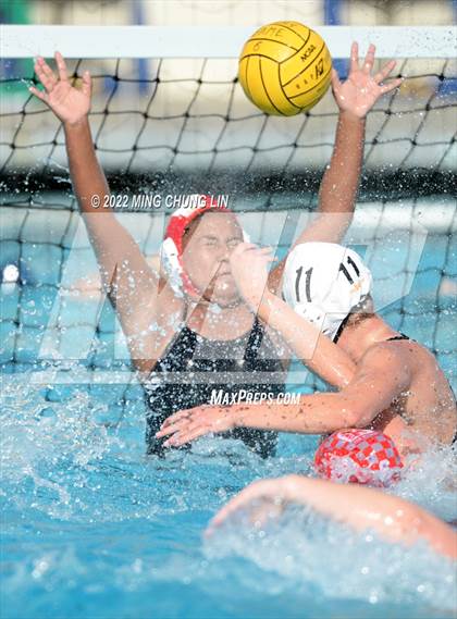 Thumbnail 1 in Mater Dei vs. Foothill (Newport Invite) photogallery.
