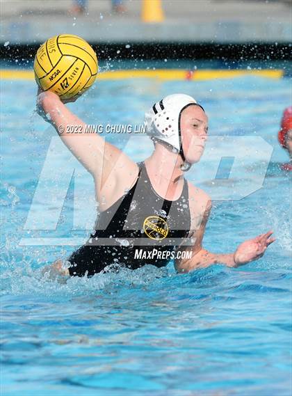 Thumbnail 1 in Mater Dei vs. Foothill (Newport Invite) photogallery.