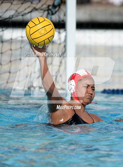 Thumbnail 2 in Mater Dei vs. Foothill (Newport Invite) photogallery.