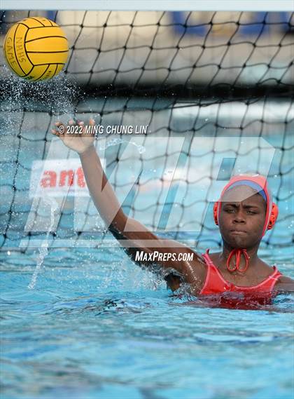 Thumbnail 1 in Mater Dei vs. Foothill (Newport Invite) photogallery.