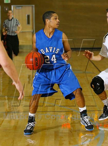 Thumbnail 3 in Davis vs Valley Christian (Common Good Classic) photogallery.