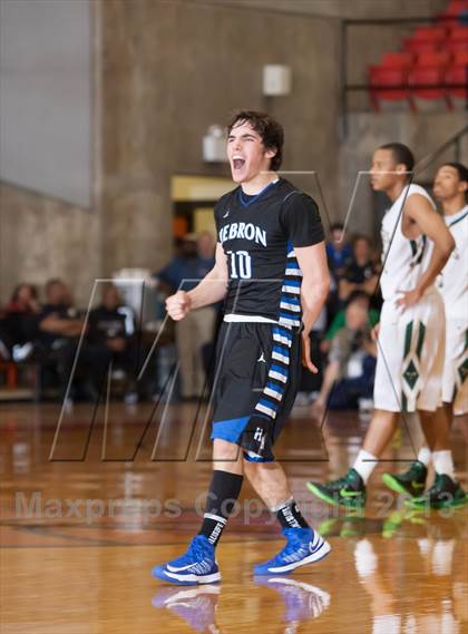 Thumbnail 1 in DeSoto vs. Hebron (UIL 5A Region1 Quarterfinal Playoff) photogallery.