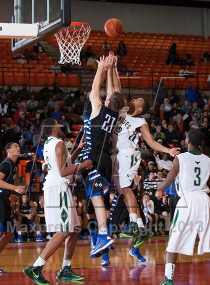 Thumbnail 3 in DeSoto vs. Hebron (UIL 5A Region1 Quarterfinal Playoff) photogallery.