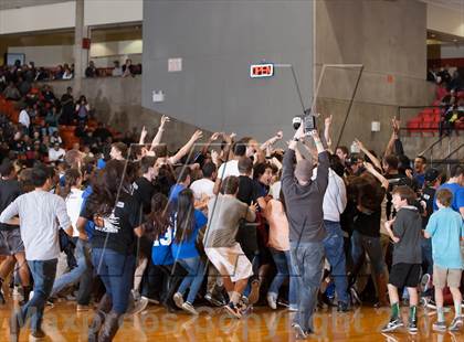 Thumbnail 2 in DeSoto vs. Hebron (UIL 5A Region1 Quarterfinal Playoff) photogallery.