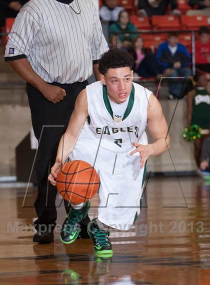 Thumbnail 1 in DeSoto vs. Hebron (UIL 5A Region1 Quarterfinal Playoff) photogallery.