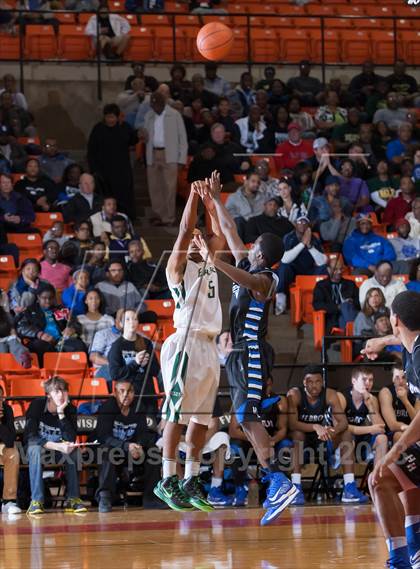 Thumbnail 1 in DeSoto vs. Hebron (UIL 5A Region1 Quarterfinal Playoff) photogallery.