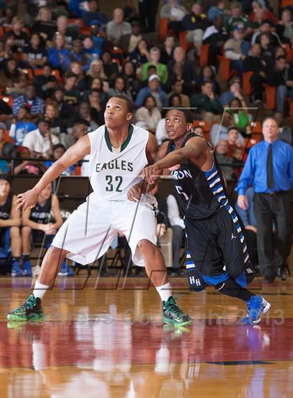 Thumbnail 1 in DeSoto vs. Hebron (UIL 5A Region1 Quarterfinal Playoff) photogallery.