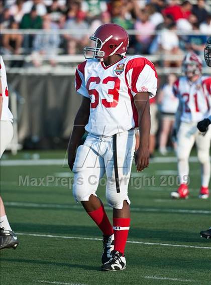 Thumbnail 2 in Shriners Football Classic (North vs South) photogallery.