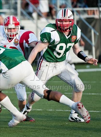 Thumbnail 3 in Shriners Football Classic (North vs South) photogallery.
