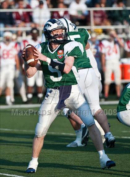 Thumbnail 3 in Shriners Football Classic (North vs South) photogallery.