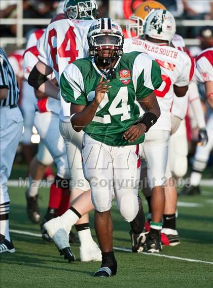 Thumbnail 2 in Shriners Football Classic (North vs South) photogallery.