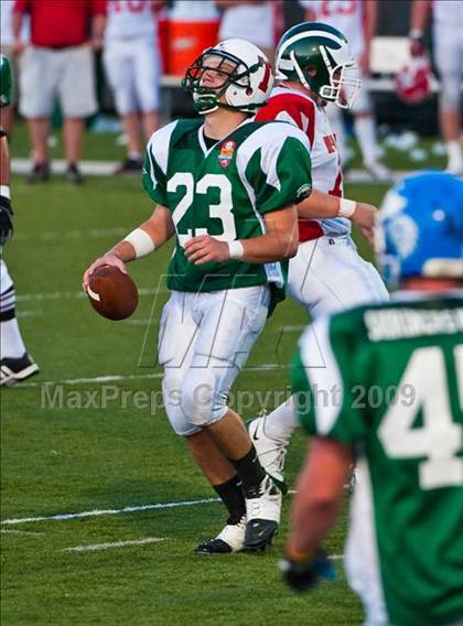 Thumbnail 2 in Shriners Football Classic (North vs South) photogallery.
