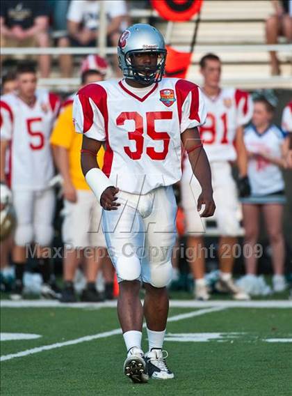 Thumbnail 3 in Shriners Football Classic (North vs South) photogallery.
