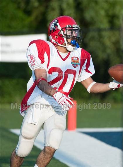 Thumbnail 2 in Shriners Football Classic (North vs South) photogallery.
