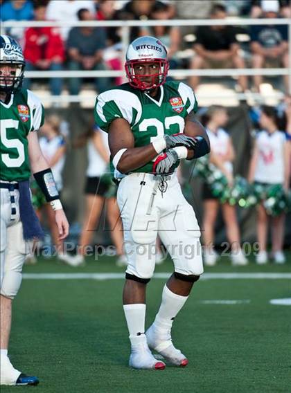 Thumbnail 2 in Shriners Football Classic (North vs South) photogallery.