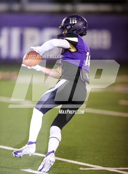 Thumbnail 3 in Fayetteville vs. Cabot (AAA 7A Quarterfinal Playoff) photogallery.