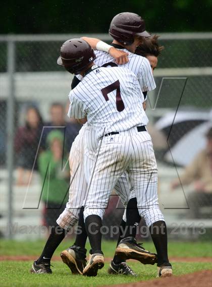 Thumbnail 2 in New London @ North Haven (CIAC Class L First Round) photogallery.
