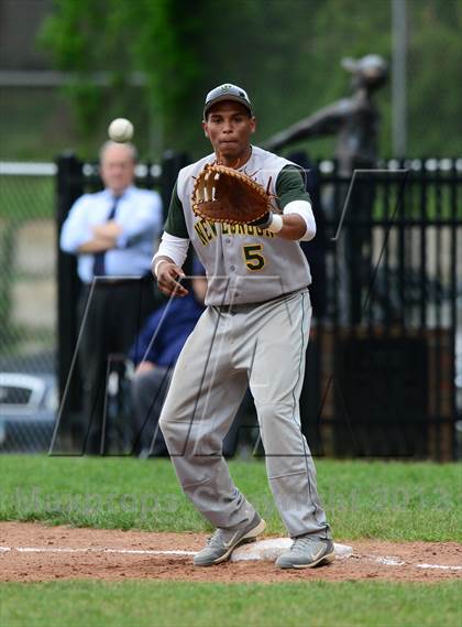 Thumbnail 3 in New London @ North Haven (CIAC Class L First Round) photogallery.