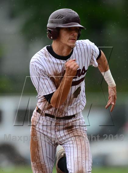 Thumbnail 2 in New London @ North Haven (CIAC Class L First Round) photogallery.