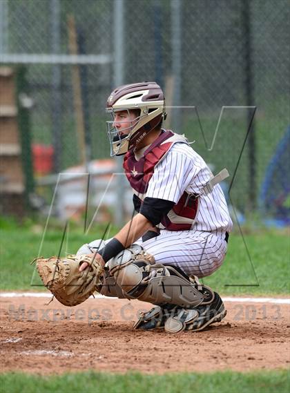 Thumbnail 3 in New London @ North Haven (CIAC Class L First Round) photogallery.