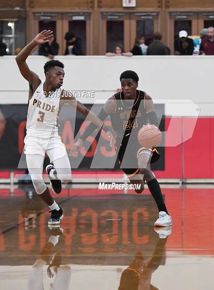Thumbnail 2 in O'Dea vs. Mountain Pointe (Torrey Pines Holiday Classic) photogallery.