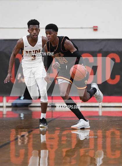 Thumbnail 3 in O'Dea vs. Mountain Pointe (Torrey Pines Holiday Classic) photogallery.