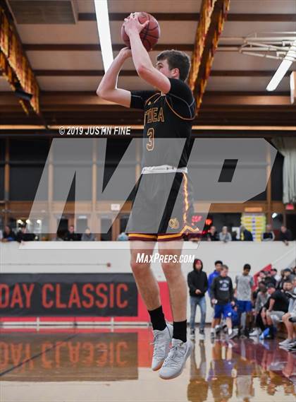 Thumbnail 3 in O'Dea vs. Mountain Pointe (Torrey Pines Holiday Classic) photogallery.