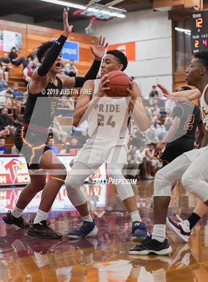 Thumbnail 2 in O'Dea vs. Mountain Pointe (Torrey Pines Holiday Classic) photogallery.