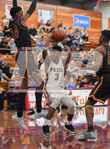 Thumbnail 3 in O'Dea vs. Mountain Pointe (Torrey Pines Holiday Classic) photogallery.