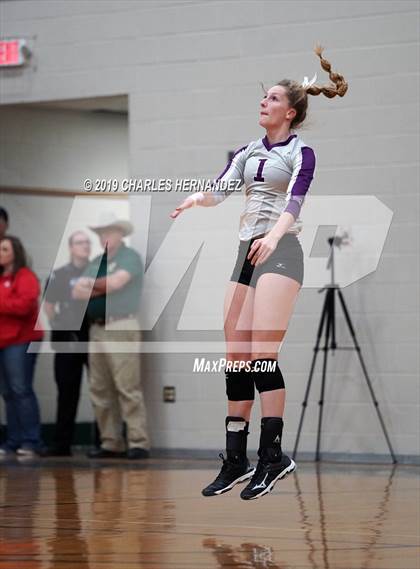 Thumbnail 3 in Thrall vs. Burton (UIL 2A Regional Playoff) photogallery.