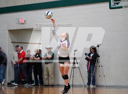 Thumbnail 3 in Thrall vs. Burton (UIL 2A Regional Playoff) photogallery.