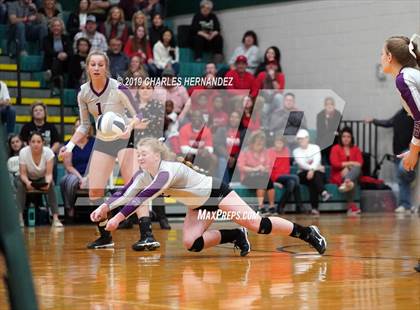 Thumbnail 1 in Thrall vs. Burton (UIL 2A Regional Playoff) photogallery.
