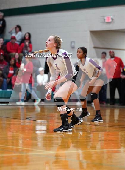 Thumbnail 2 in Thrall vs. Burton (UIL 2A Regional Playoff) photogallery.