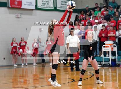 Thumbnail 1 in Thrall vs. Burton (UIL 2A Regional Playoff) photogallery.