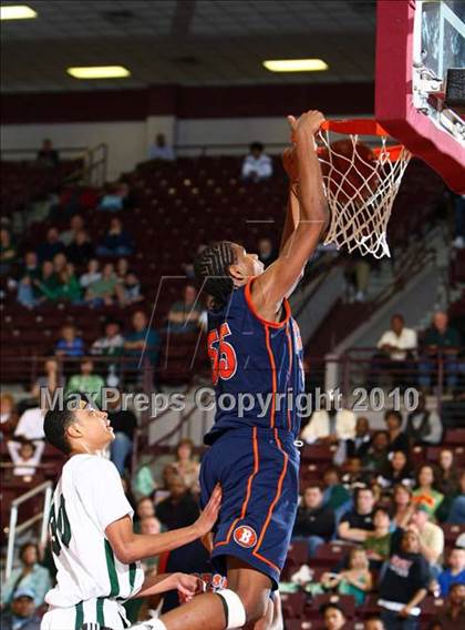 Thumbnail 2 in Strake Jesuit vs. Bush (Texas 5A Regional Semifinals) photogallery.