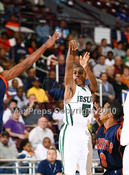 Thumbnail 2 in Strake Jesuit vs. Bush (Texas 5A Regional Semifinals) photogallery.