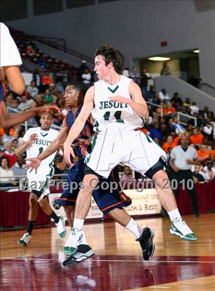 Thumbnail 1 in Strake Jesuit vs. Bush (Texas 5A Regional Semifinals) photogallery.