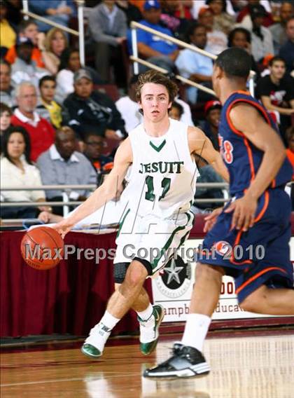 Thumbnail 2 in Strake Jesuit vs. Bush (Texas 5A Regional Semifinals) photogallery.