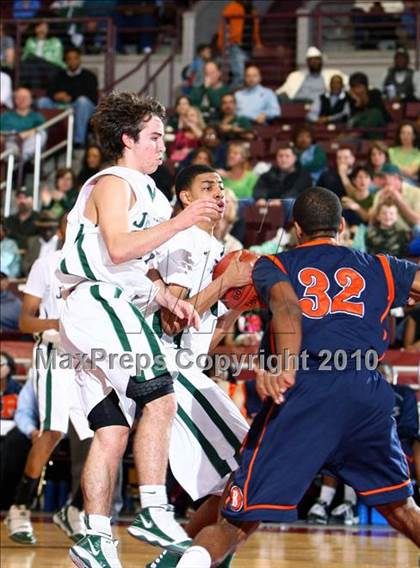 Thumbnail 3 in Strake Jesuit vs. Bush (Texas 5A Regional Semifinals) photogallery.
