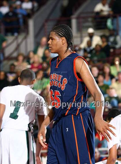 Thumbnail 2 in Strake Jesuit vs. Bush (Texas 5A Regional Semifinals) photogallery.