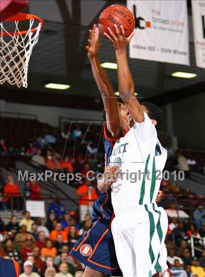 Thumbnail 3 in Strake Jesuit vs. Bush (Texas 5A Regional Semifinals) photogallery.