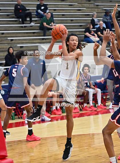 Thumbnail 1 in Brennan vs. Atascocita (McDonald's Texas Invitational) photogallery.