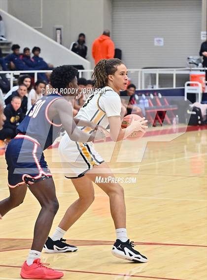 Thumbnail 1 in Brennan vs. Atascocita (McDonald's Texas Invitational) photogallery.